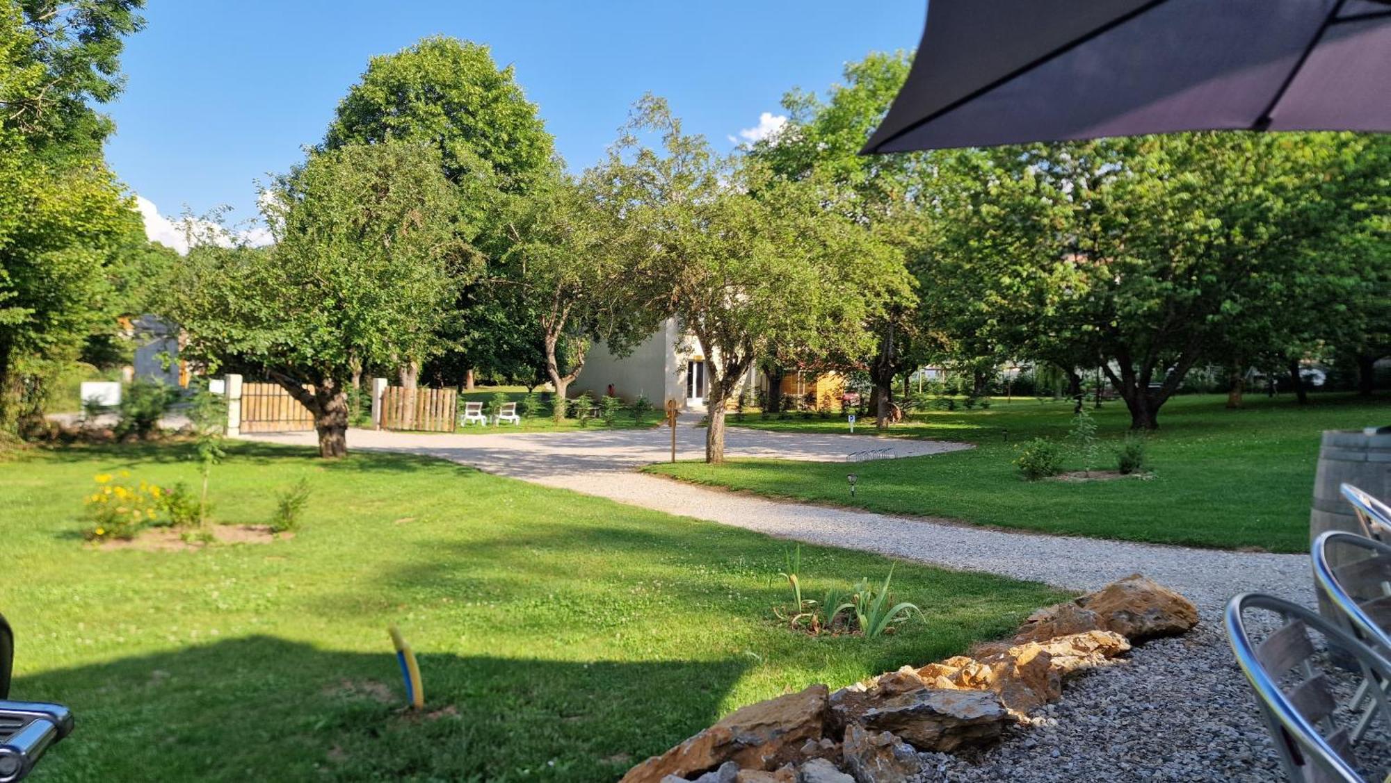 Gite L'Enclos O Rendez-Vous Roquefeuil-Pays De Sault- Avec Jardin Bagian luar foto