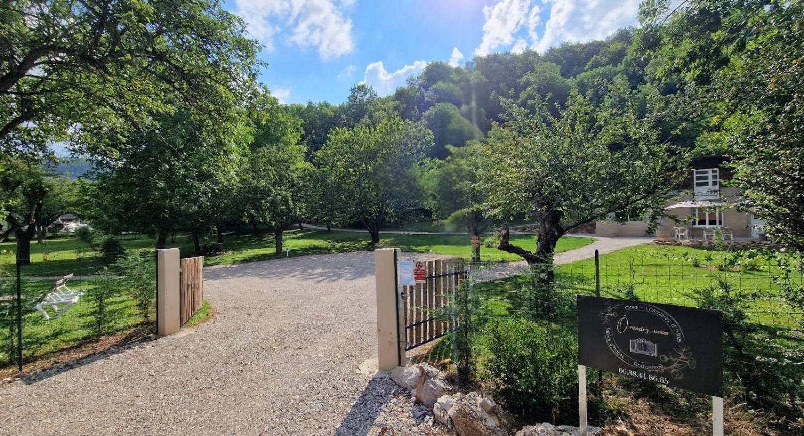 Gite L'Enclos O Rendez-Vous Roquefeuil-Pays De Sault- Avec Jardin Bagian luar foto